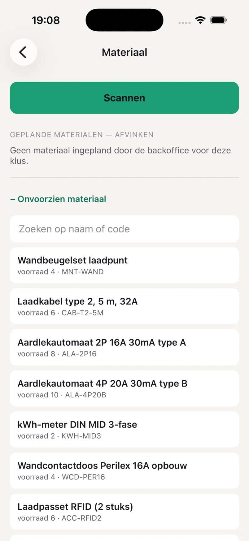 Materiaal boeken in de monteurs-app: een zoekveld, een scanknop en de artikelen uit de bus met hun voorraad.